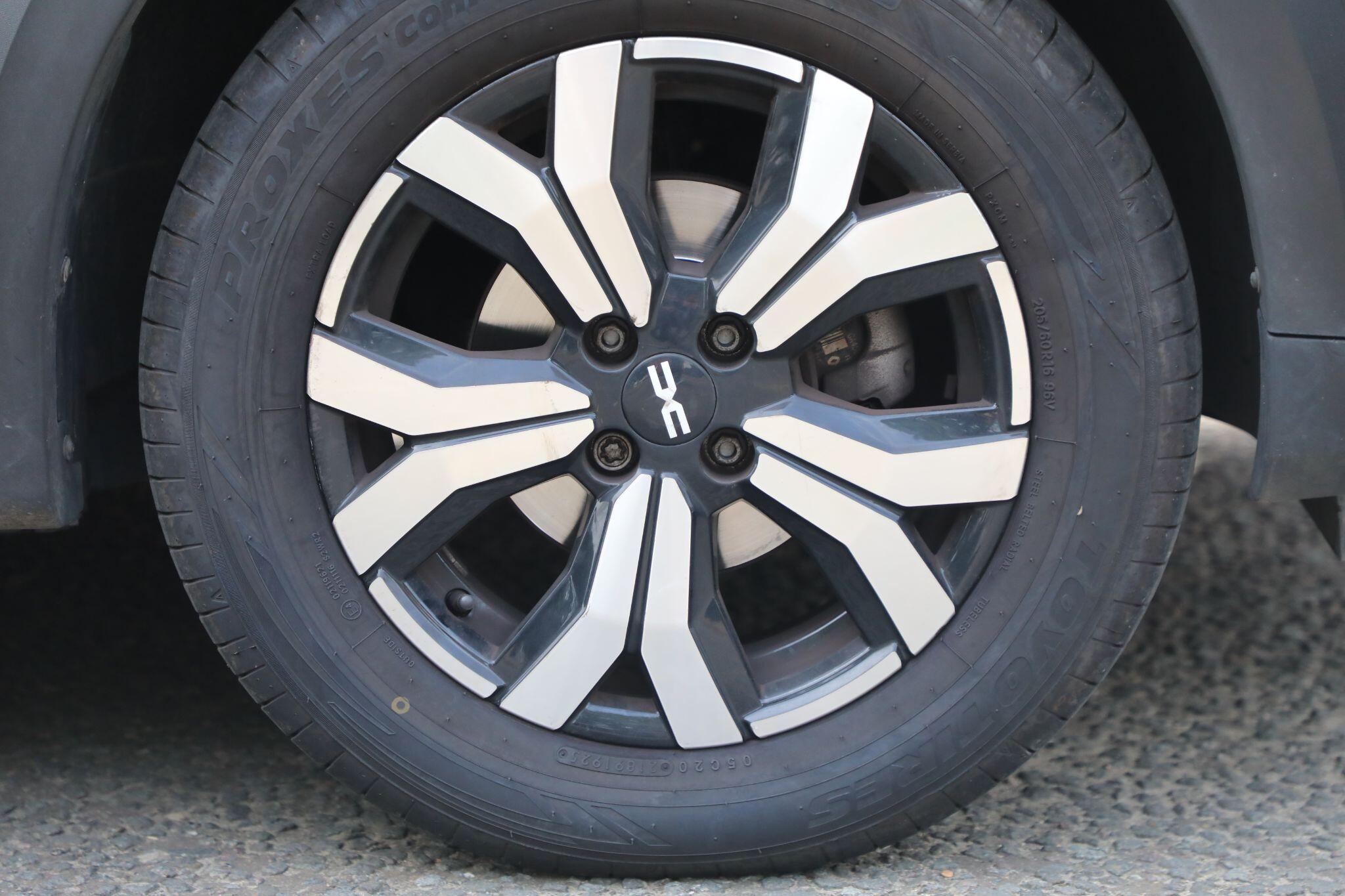 Large vehicle image